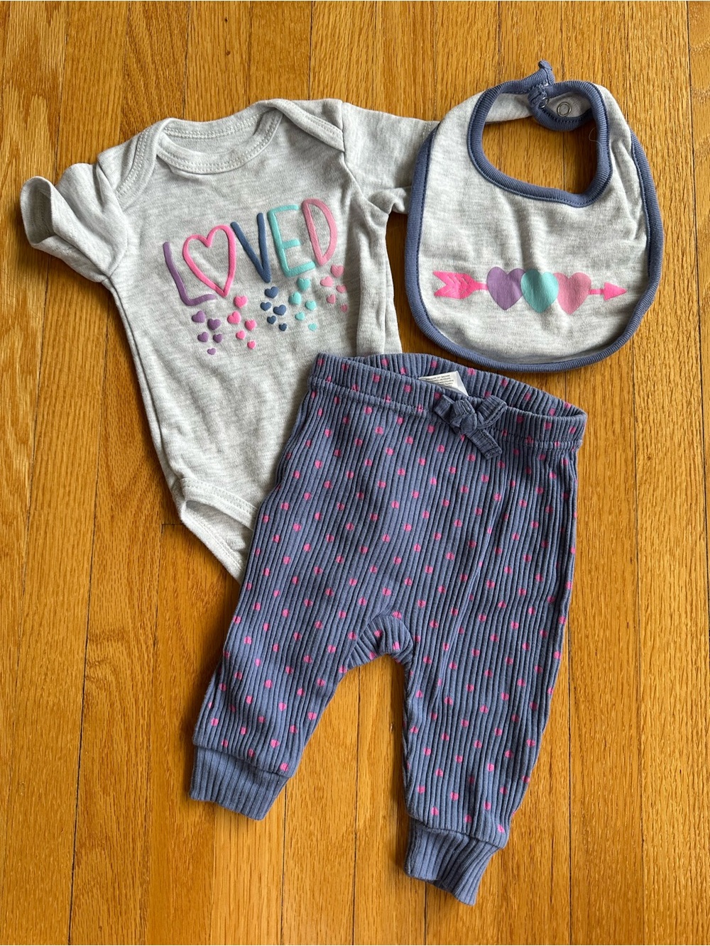 Mon Cheri - LOVED 💕 baby set - pants, onesie & bib